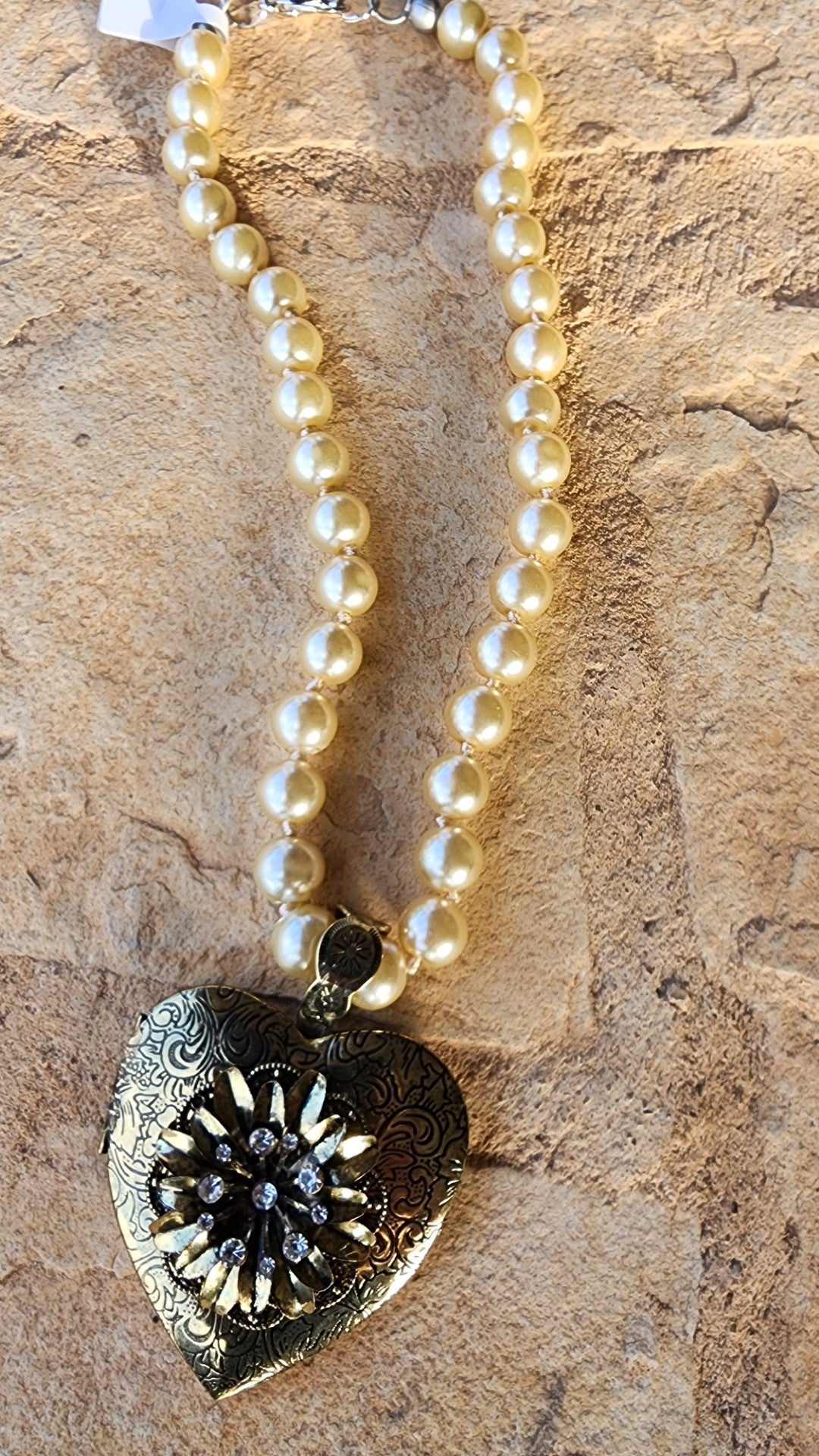 Heart Pendant w/Rhinestone Flower Necklace