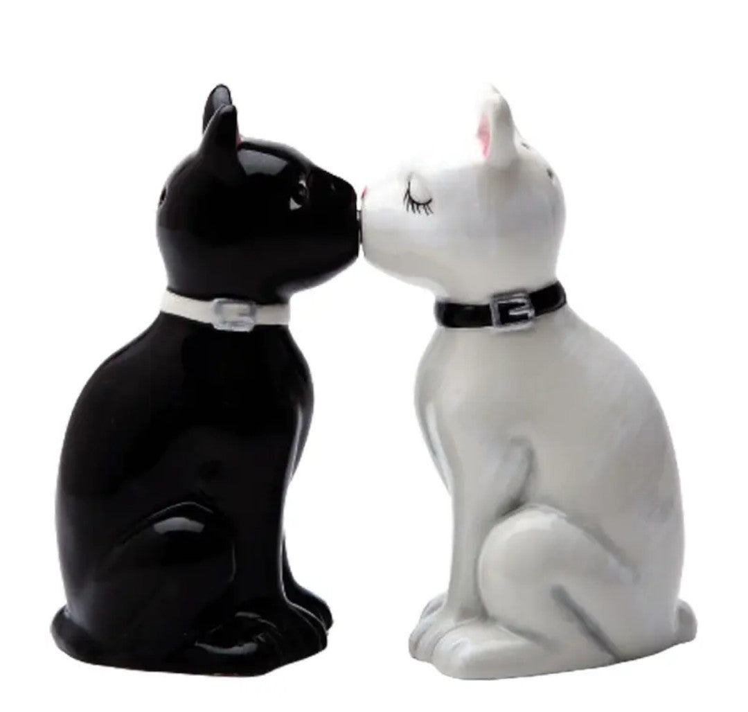 Kissing Cat Salt and Pepper Shaker